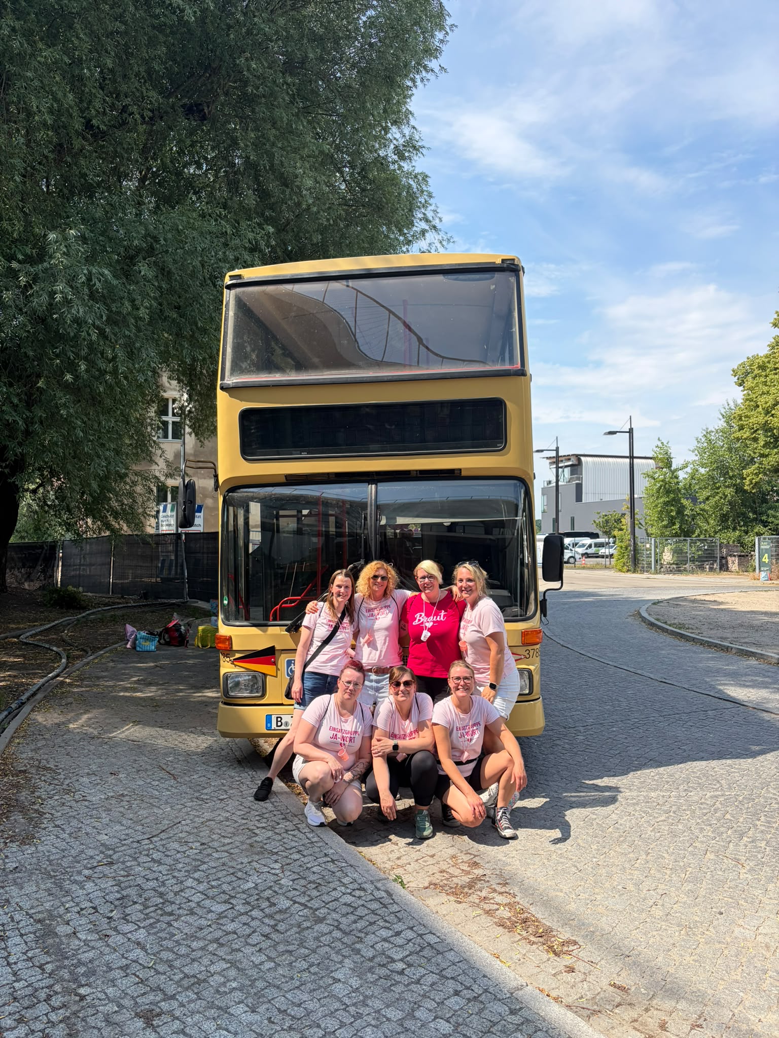 Der historische Bus bei einem Junggesellenabschied